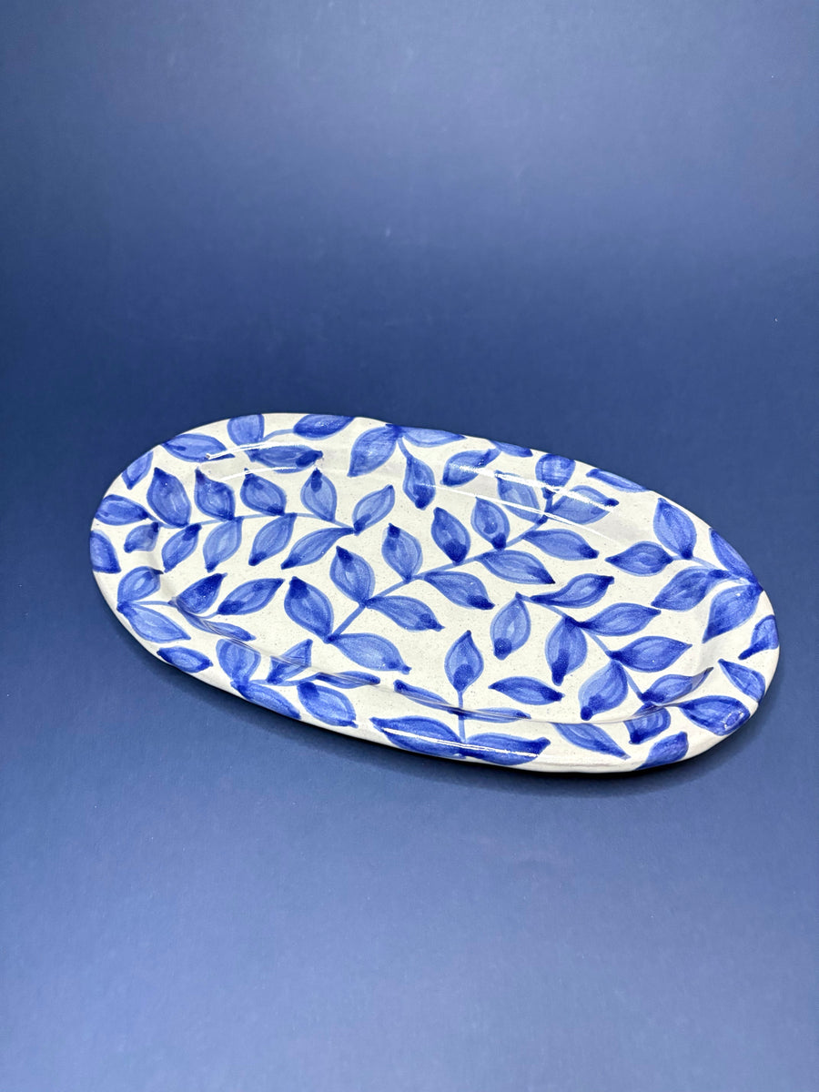 Charola de Talavera diseño hojas