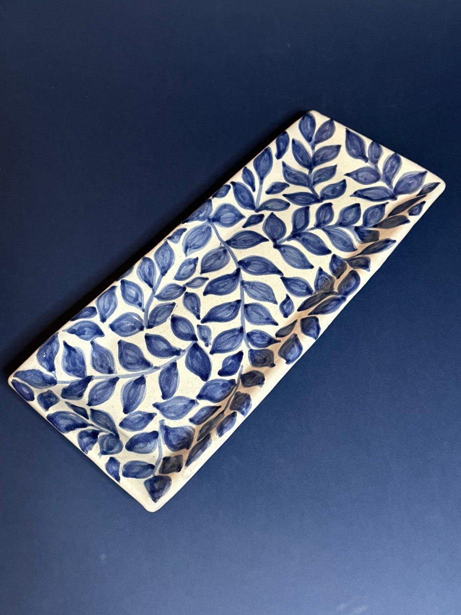 Charola rectangular de Talavera diseño hojas