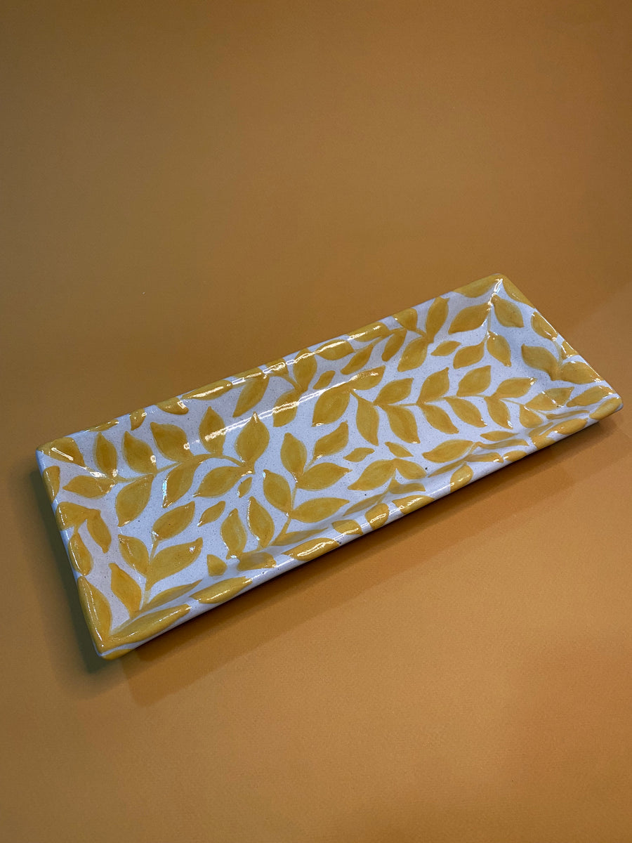 Charola rectangular de Talavera diseño hojas
