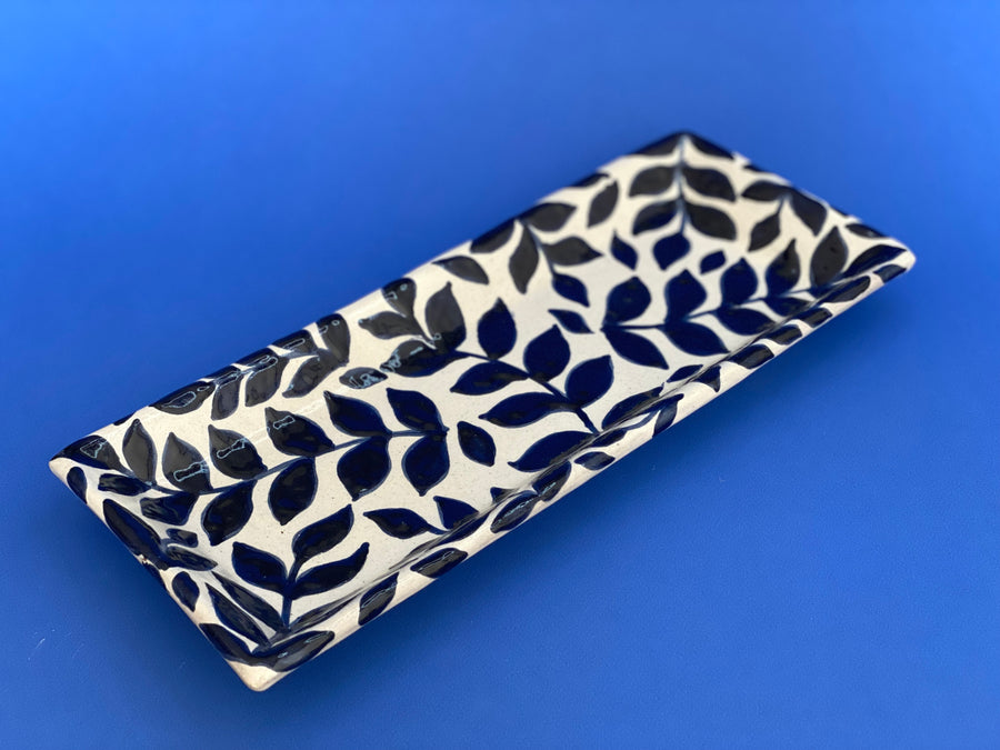 Charola rectangular de Talavera diseño hojas