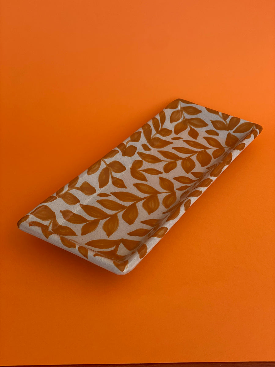 Charola rectangular de Talavera diseño hojas