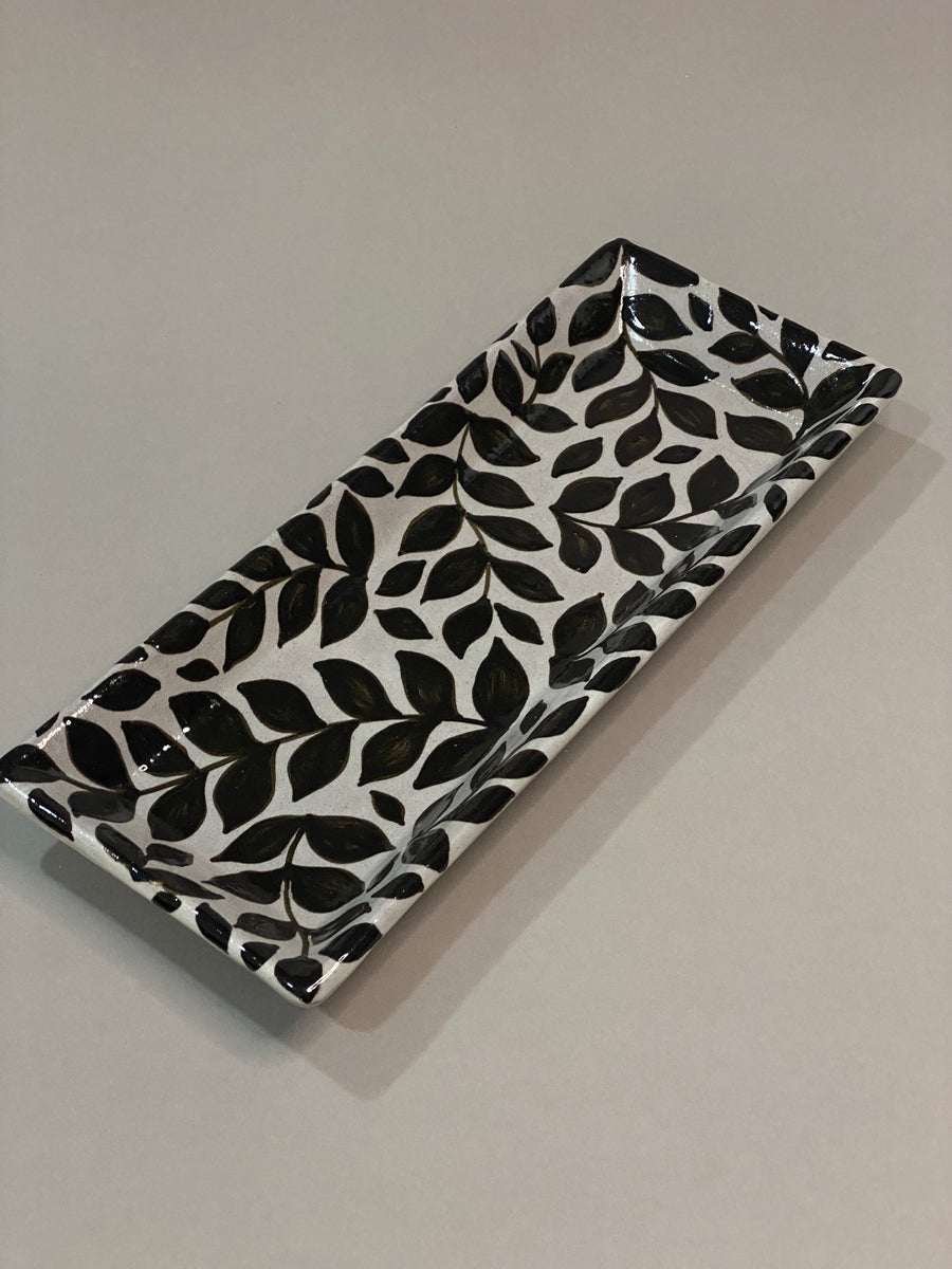 Charola rectangular de Talavera diseño hojas