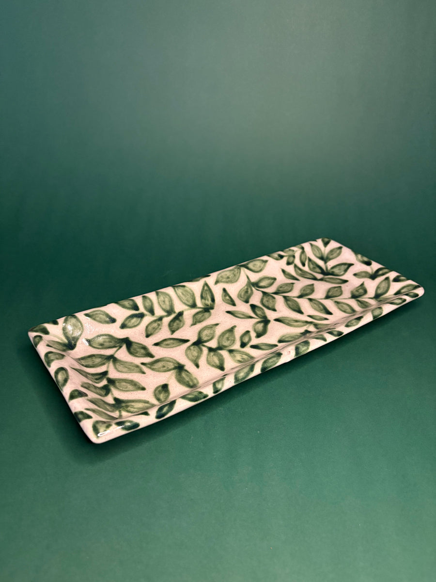 Charola rectangular de Talavera diseño hojas