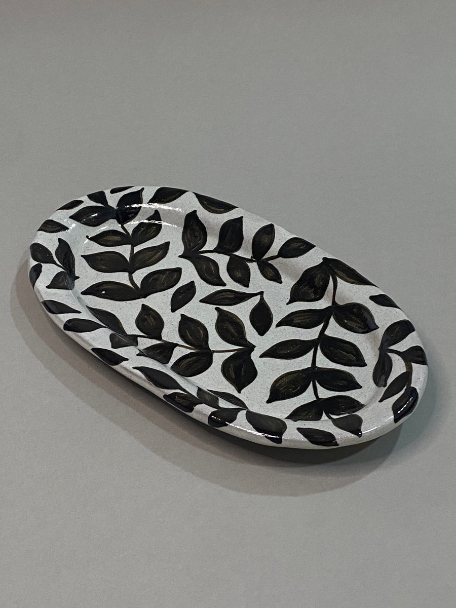Charola de Talavera diseño hojas