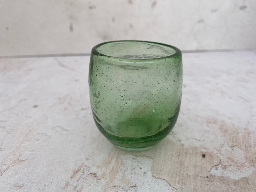 Vaso mezcalero de vidrio soplado